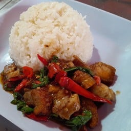 ข้าวกระเพราหมูกรอบ