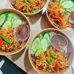 มา ลอง ดู.| ข้าวหมูทอด ผัดมาม่า กะเพรา คั่วพริกเกลือ |