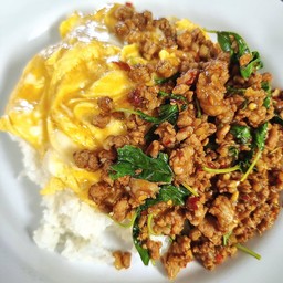 ข้าวกระเพาหมูสับไข่ข้น