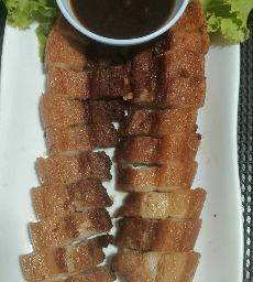 สามชั้นทอดน้ำปลา