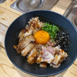 ข้าวหน้าหมูชาชูมิ๊กซ์