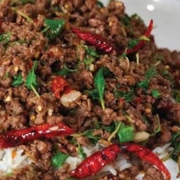 ข้าวกระเพราหมู2ห่อแถมน้ำ1ขวด