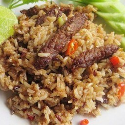 ข้าวผัดเนื้อ