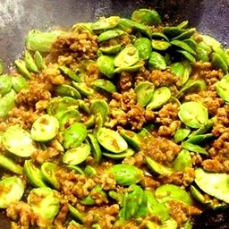คั่วกลิ้งผัดสะตอ (กับข้าว)