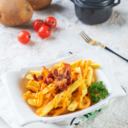 เฟรนช์ฟรายส์ชีสซี่เบคอน.