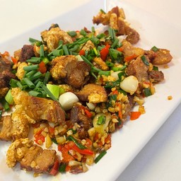 หมูกรอบคั่วพริกเกลือ