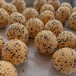 ขนมไข่หงส์ไส้เค็ม (ถั่วเหลืองแบบคลุกงา)