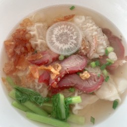 เกี๊ยวน้ำหมูย่าง