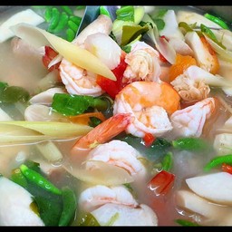 ต้มยำน้ำใส กุ้ง หมึก รวมมิตร