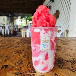 สตอเบอร์รี่สมูทตี้โยเกิร์ต