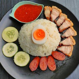 ข้าวหมูกรอบ