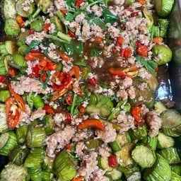 มะเขือยาวผัดน้ำมันหอยไม่ใส่หมูสับ