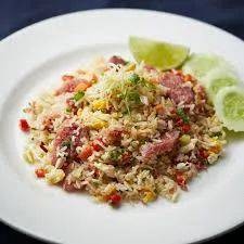 ข้าวผัดแหนม