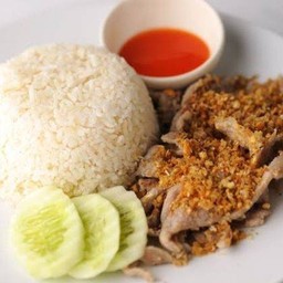 ข้าวหมูกระเทียม