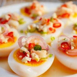 ข้าวยำไข่ต้ม
