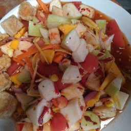 ตำผลไม้หมูกรอบเมนูลดน้ำหนัก