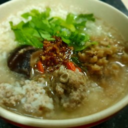 ข้าวต้มหมูทรงเครื่อง