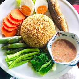 ข้าวผัดน้ำพริกลงเรือ