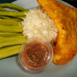 ข้าว+ไข่เจียว น้ำพริกกะปิ ผักสด