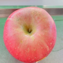 แอปเปิ้ลฟูจิ ปลอกเปลือกหั่นชิ้นพร้อมทาน