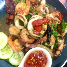 ข้าวราดกระเพราทะเล