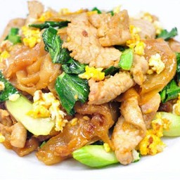 [อร่อยซ่ากับโค้ก] ผัดชีอิ้วหมู +  โค้ก ออริจินัล (ขวด)