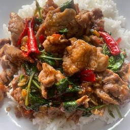 กระเพราหมูชิ้น