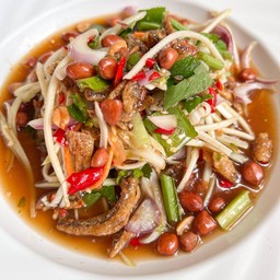 ยำนัวมะม่วงปลากรอบ