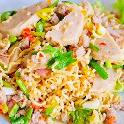 ยำมาม่าหมูสับ