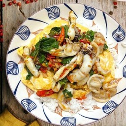 กะเพราปลาหมึกไข่ข้น รสเด็ด