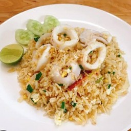 ข้าวผัดปลาหมึก