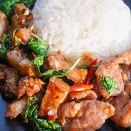 กระเพราหมูชิ้น