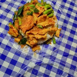 ผัดพริกแกง