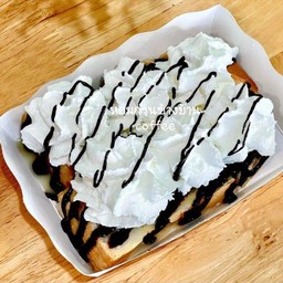 ปังปิ้งเนย+วิปครีม+ราดช็อกโกแลต