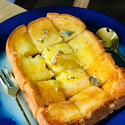 ขนมปังปิ้งเนยนม