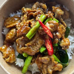 ผัดพริกแกงหมู