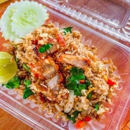 ข้าวผัดหมูกรอบ