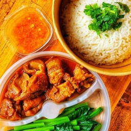 ข้าวหมูตุ๋นโค้ก อร่อยโฮกกกก