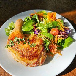 สลัดไก่อบ