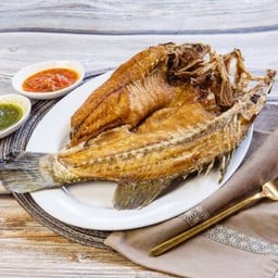 ปลากระพงทอด ราดน้ำปลา