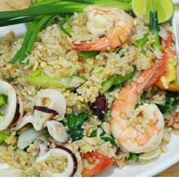 [อร่อยซ่ากับโค้ก] ข้าวผัดทะเล +  โค้ก ออริจินัล (ขวด)