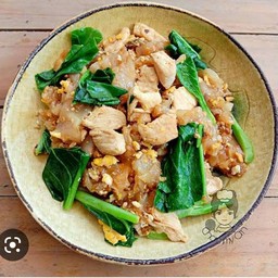 ผัดชีอิ้วไก่