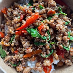 กระเพราหมูสับ เมนูแนะนำของทางร้าน