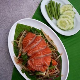 ตำแซลมอน