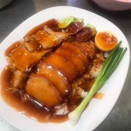 ข้าวหมูแดงหมูกรอบ