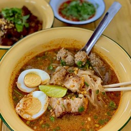 ก๋วยเตี๋ยวหมู (ราคาไม่รวมไข่เยิ้ม)