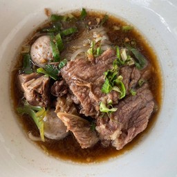 ก๋วยเตี๋ยวเนื้อน้ำตก(เนื้อสด เนื้อตุ๋น ลูกชิ้น)