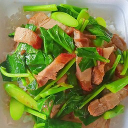 คะน้าหมูกรอบ