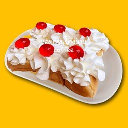 ปังปิ้งเนย+วิปครีม+เยลลี่+ราดนม