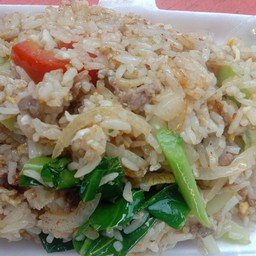 ข้าวผัดเนื้อ